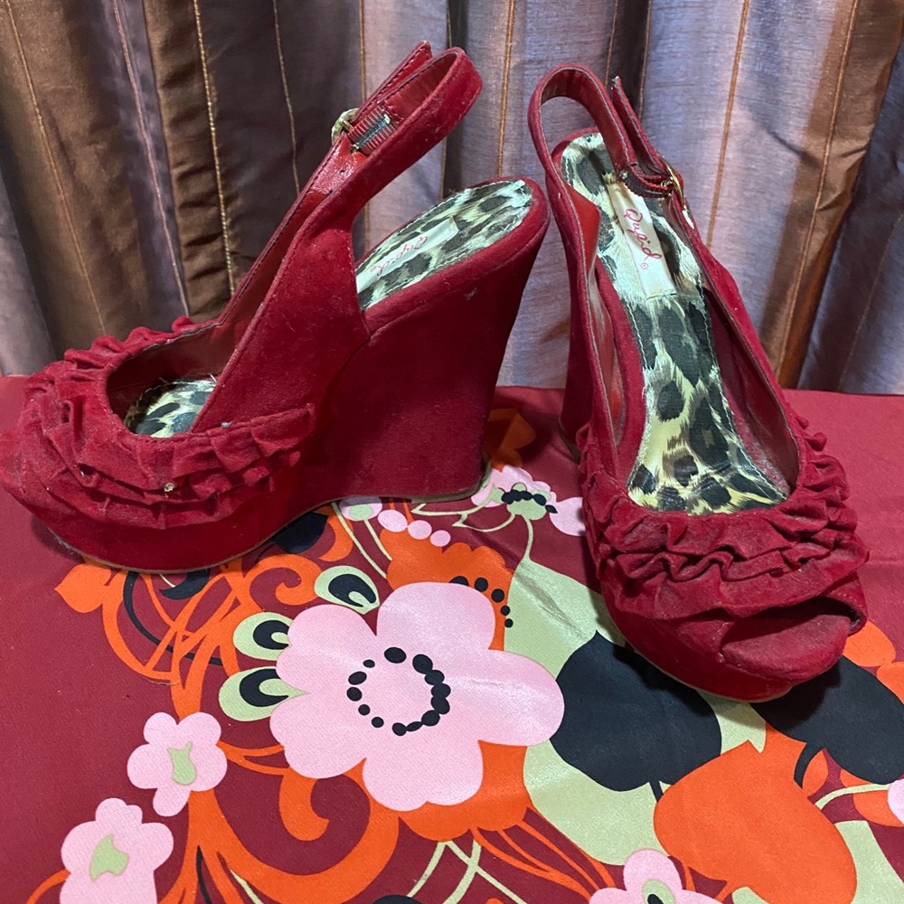 Red Wedges
